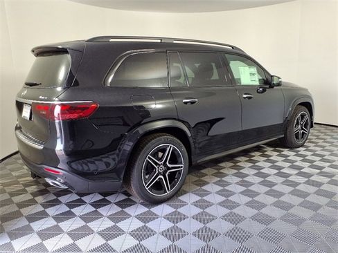 Used 2025 Mercedes-Benz GLS 450 4MATIC image 7