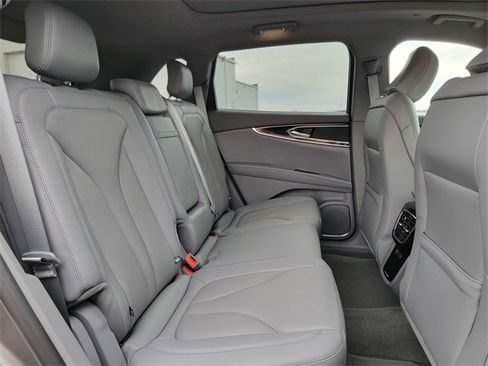 Certified 2023 Lincoln Nautilus Reserve image 23