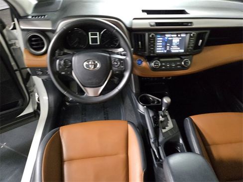 Used 2018 Toyota RAV4 Limited w/ Advanced Technology Package image 16