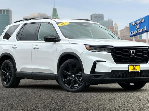 Used 2025 Honda Pilot Black Edition image 2