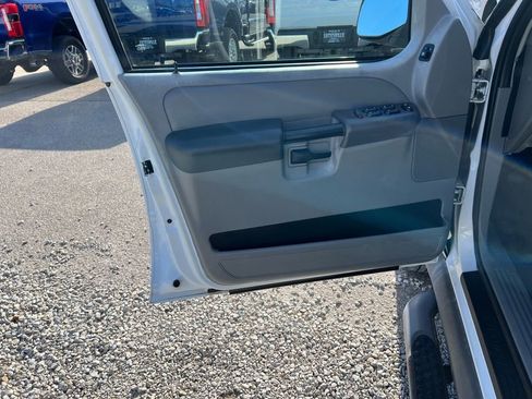 Used 2003 Ford Explorer Sport Trac XLS image 12