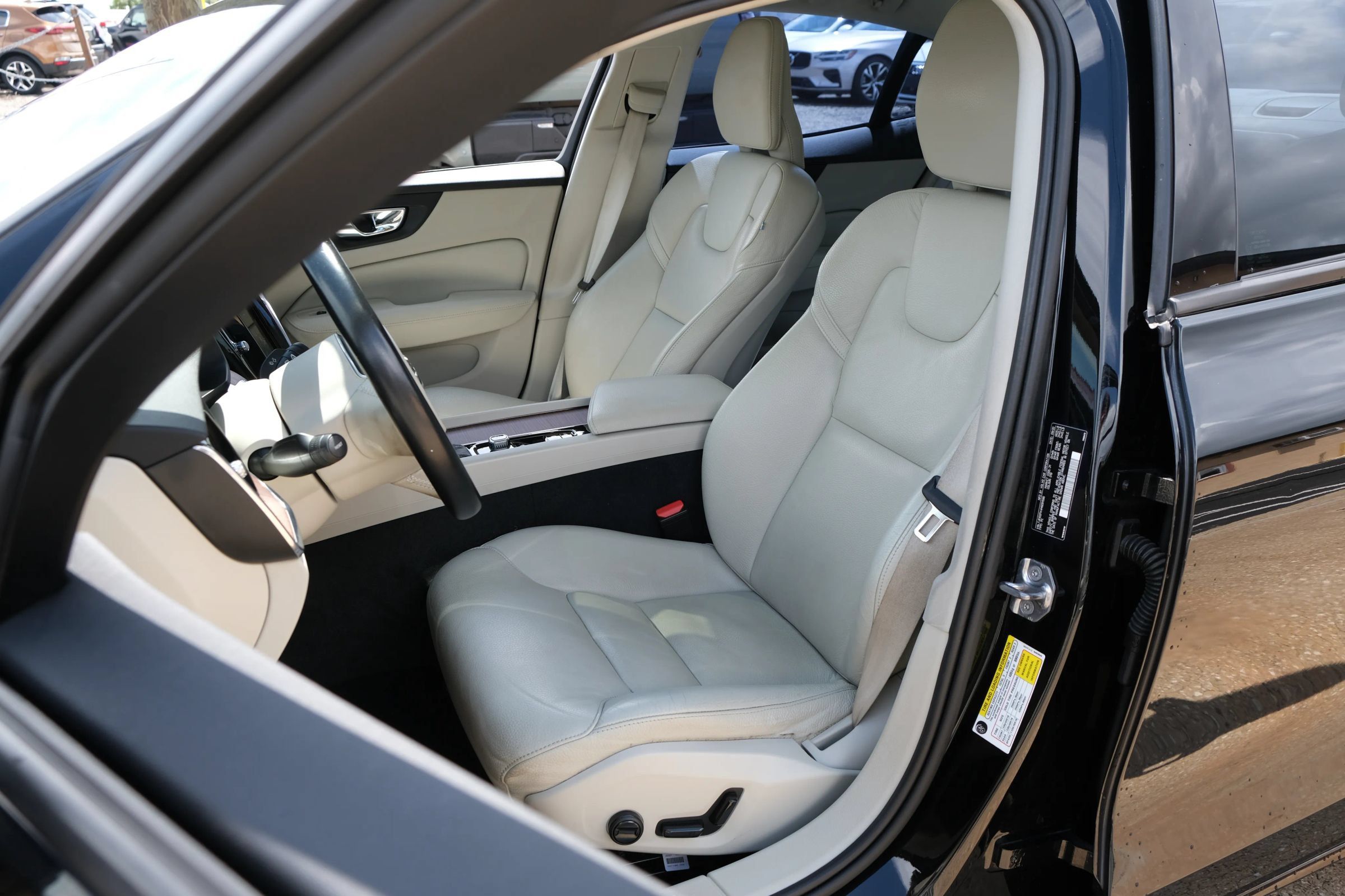 Used 2021 Volvo S60 T5 Momentum FWD image 9