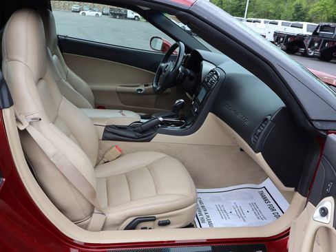 Used 2007 Chevrolet Corvette Coupe w/ Performance Package RWD image 17