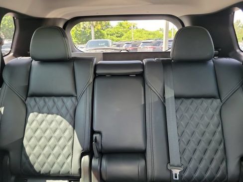 Used 2023 Mitsubishi Outlander 4WD Plug-In Hybrid image 28