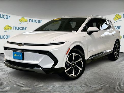 Used 2025 Chevrolet Equinox EV LT w/ Convenience Package image 3