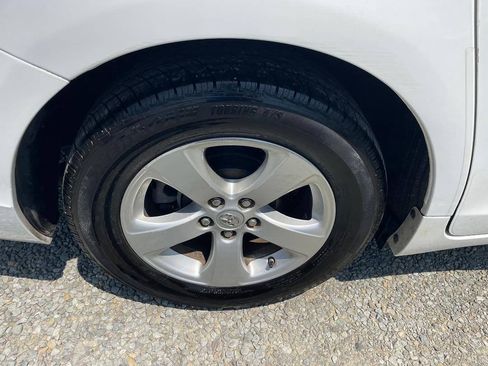 Used 2014 Toyota Sienna LE FWD image 31