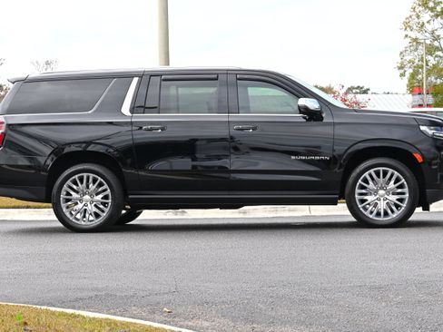 Used 2024 Chevrolet Suburban Premier w/ Premium Package 2 image 7