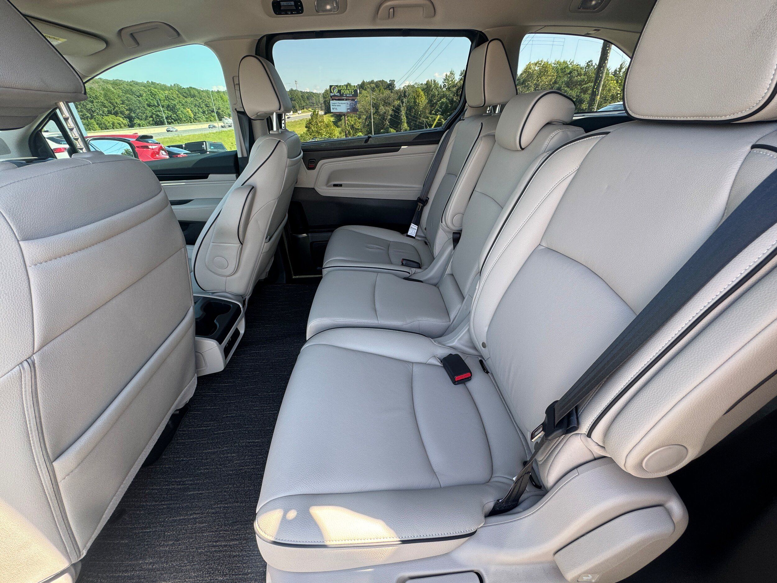 Used 2025 Honda Odyssey Touring image 13