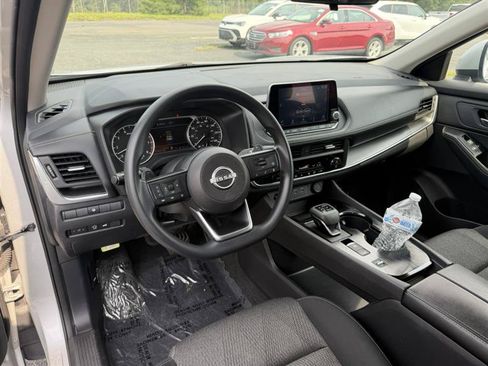 Used 2024 Nissan Rogue SV FWD image 14