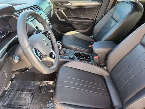 Used 2024 Volkswagen Tiguan SE R-Line image 3