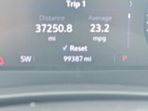 Used 2021 Cadillac XT4 Luxury w/ Cold Weather Package FWD image 13