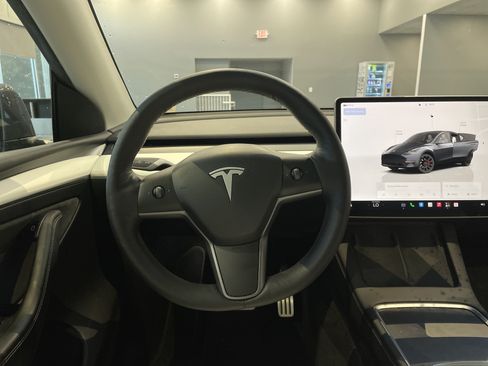 Used 2023 Tesla Model Y Performance AWD/4WD image 18