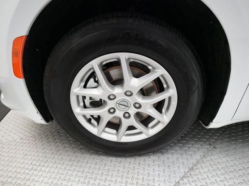 Used 2024 Chrysler Voyager LX image 28