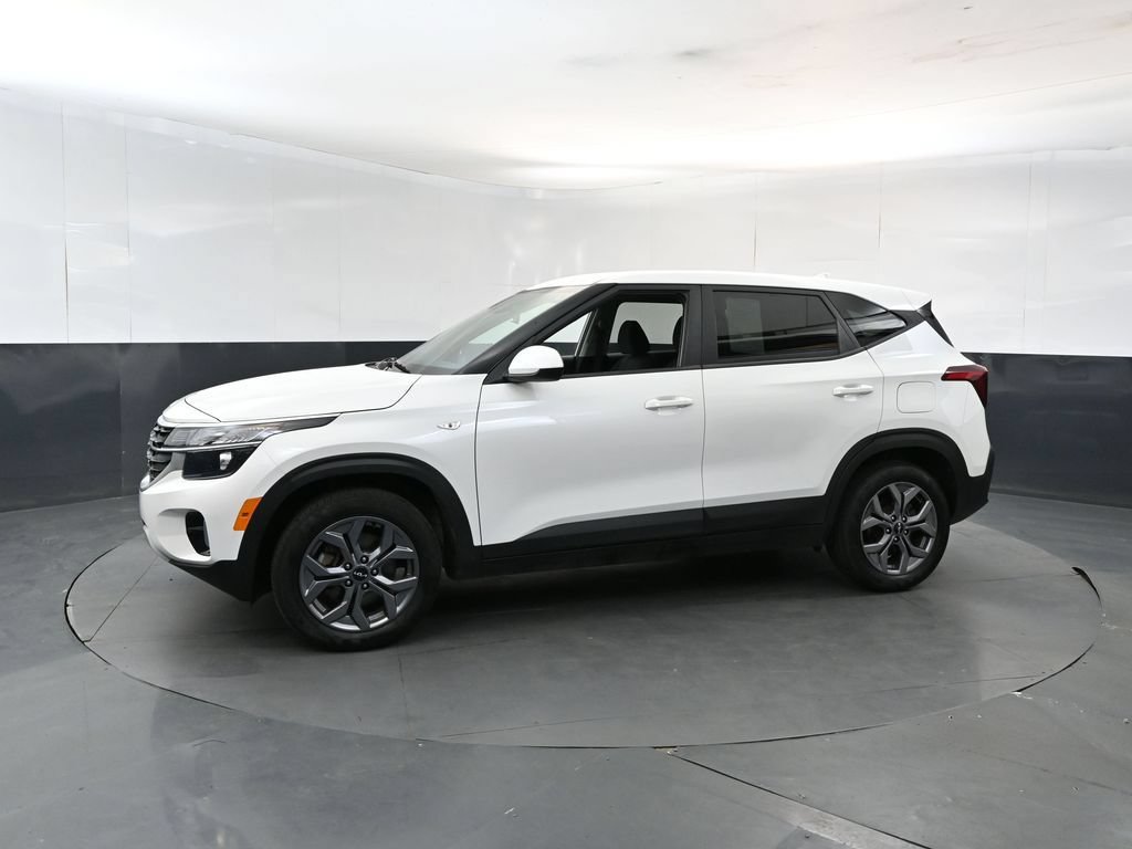 Used 2025 Kia Seltos LX AWD/4WD image 2