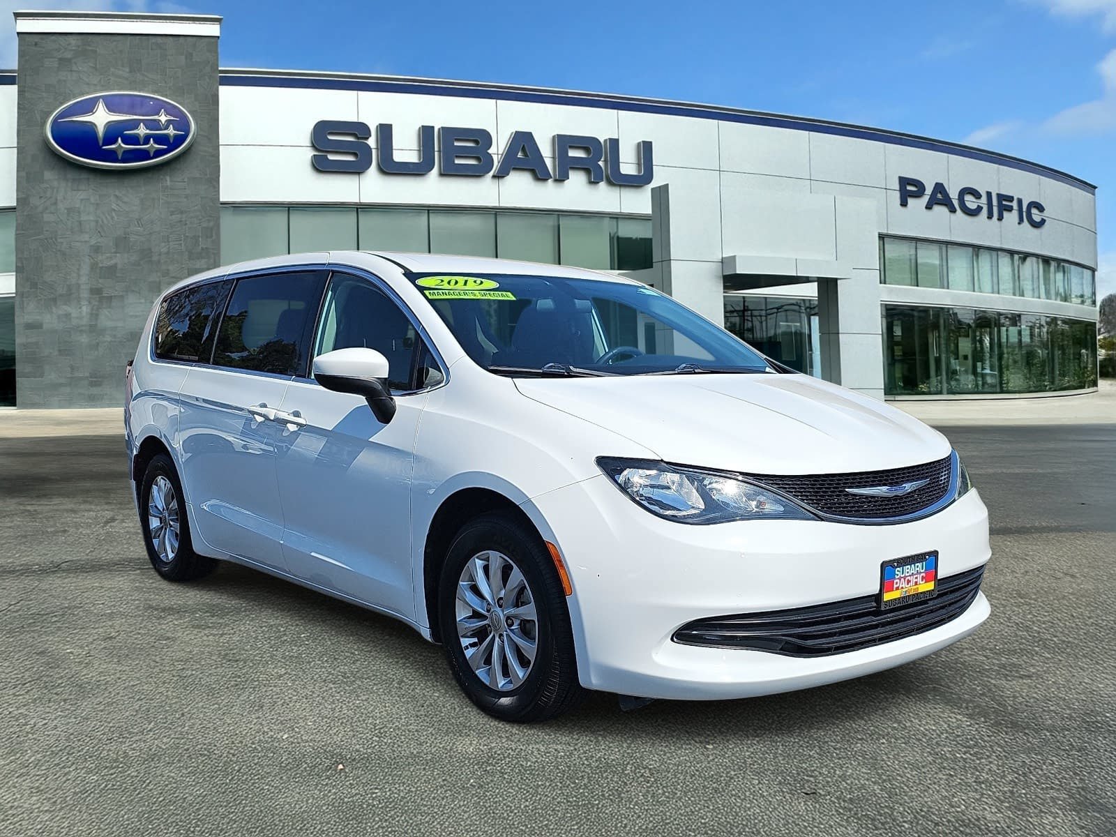 Used 2019 Chrysler Pacifica LX w/ Tire & Wheel Group FWD image 1
