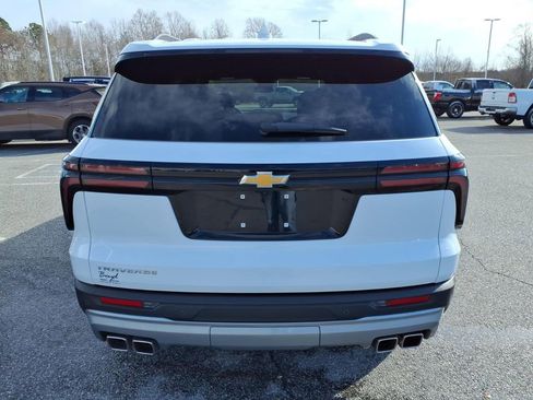 Used 2025 Chevrolet Traverse LT image 4