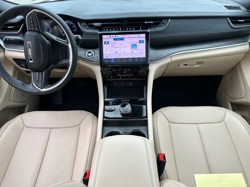 Used 2025 Jeep Grand Cherokee Limited w/ Luxury Tech Group II AWD/4WD image 20