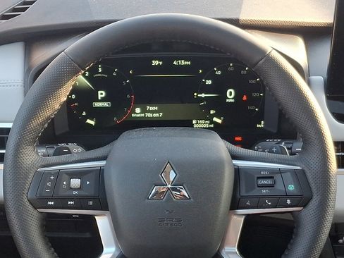 New 2026 Mitsubishi Outlander SE image 19