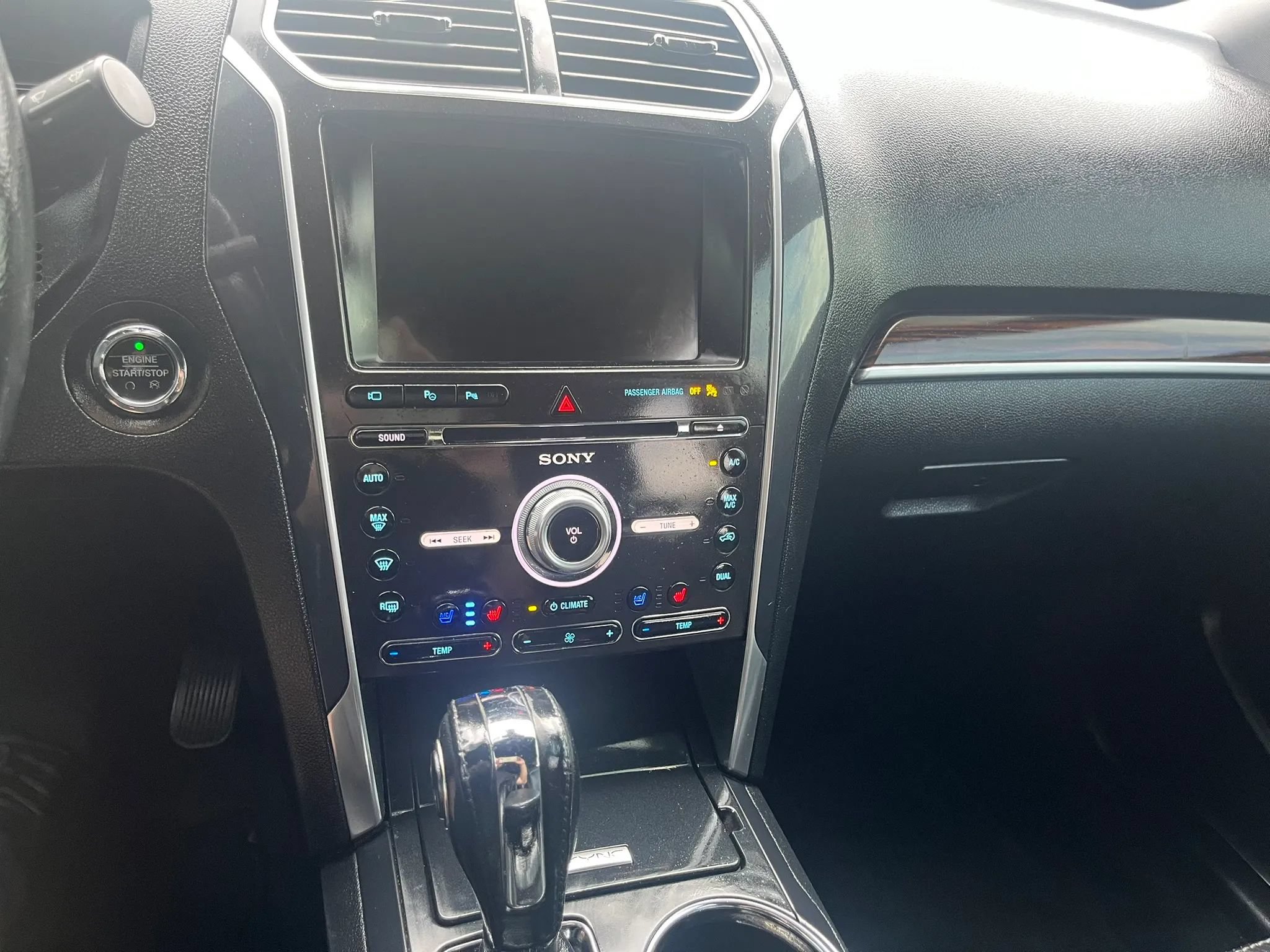 Used 2018 Ford Explorer Limited w/ Equipment Group 301A AWD/4WD image 23