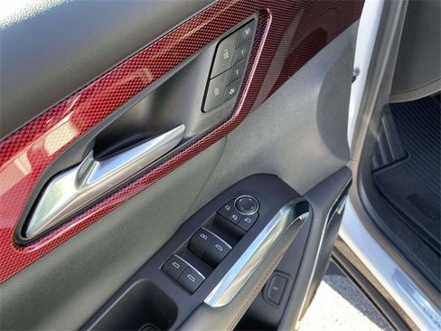 Used 2024 Chevrolet Traverse RS image 20