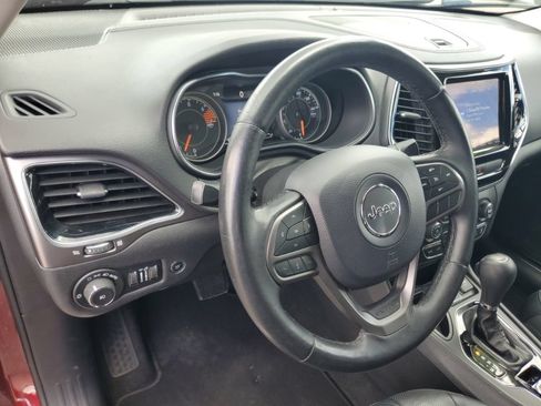Used 2019 Jeep Cherokee Limited FWD image 10