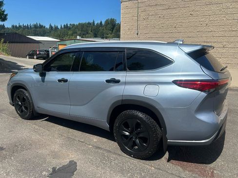 Used 2022 Toyota Highlander XLE AWD/4WD image 7