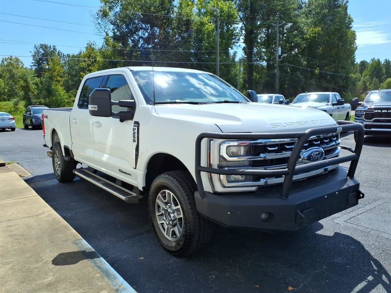 Used 2025 Ford F250 Lariat AWD/4WD image 3