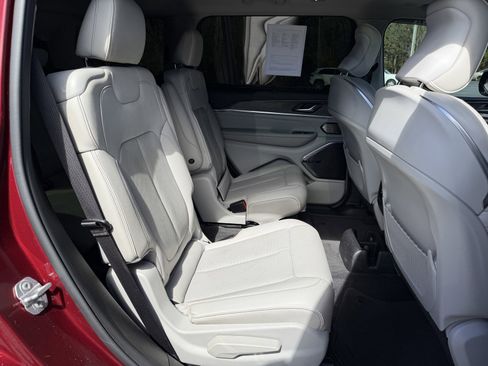 Used 2022 Jeep Grand Cherokee L Overland w/ Luxury Tech Group IV image 15