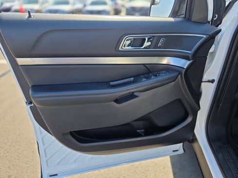 Used 2018 Ford Explorer XLT w/ Equipment Group 201A FWD image 21