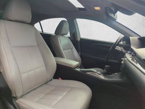 Used 2017 Lexus ES 350 w/ Luxury Package FWD image 26