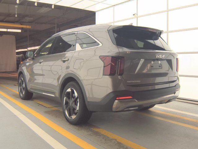 Used 2025 Kia Sorento EX AWD/4WD image 3