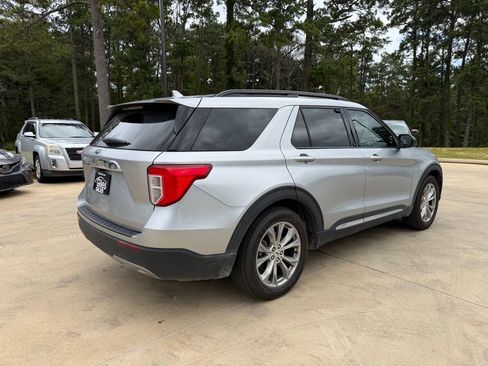 Used 2020 Ford Explorer XLT w/ Equipment Group 202A RWD image 4