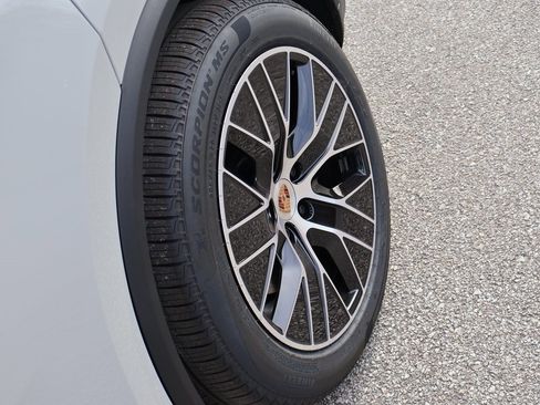 New 2026 Porsche Macan 4 Electric image 38