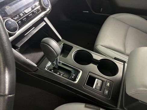 Used 2018 Subaru Outback 2.5i Limited image 21