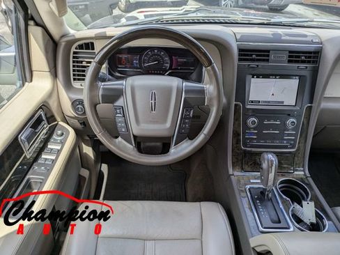 Used 2017 Lincoln Navigator Select RWD image 21