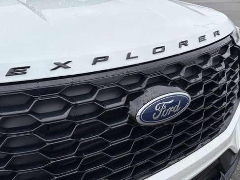 Used 2025 Ford Explorer ST-Line image 9