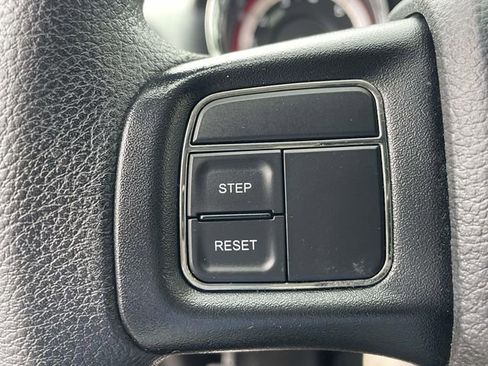 Used 2014 Dodge Grand Caravan SXT FWD image 18