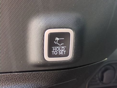 Certified 2023 Jeep Grand Cherokee Altitude image 14