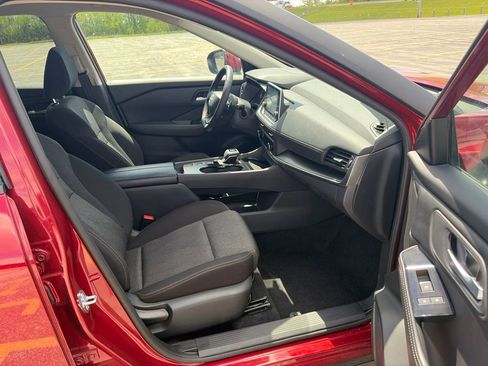 Used 2025 Nissan Rogue SV FWD image 10