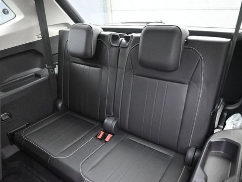 Used 2023 Volkswagen Tiguan SE FWD image 30