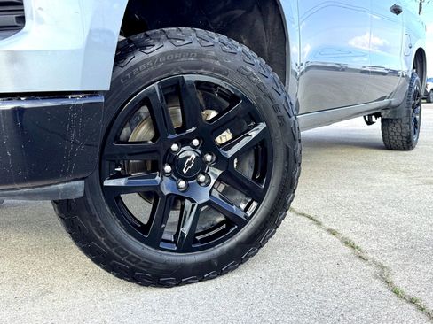Used 2023 Chevrolet Silverado 1500 Custom Trail Boss AWD/4WD image 2