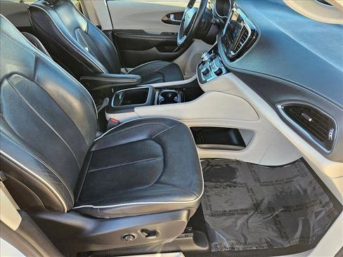 Used 2022 Chrysler Pacifica Limited image 18