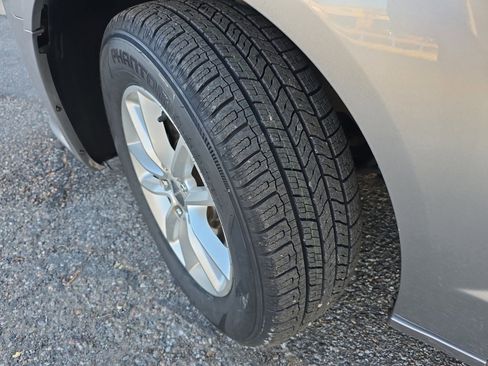 Used 2016 Dodge Grand Caravan SXT w/ Rear Park Assist Package image 35