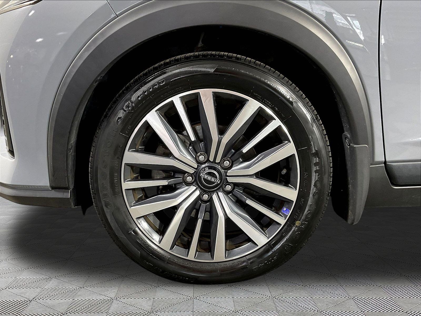 Used 2024 Nissan Kicks SR w/ SR Premium Package FWD image 32