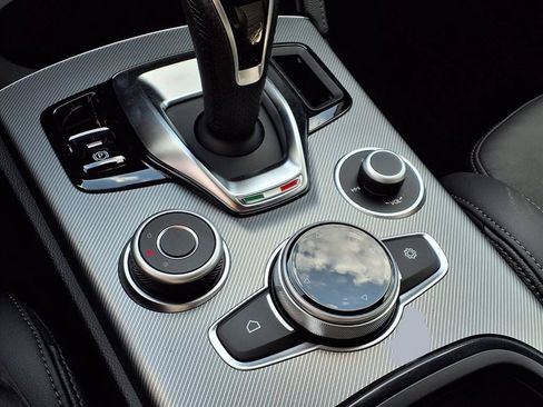 New 2025 Alfa Romeo Stelvio Sprint w/ Veloce Package AWD/4WD image 15