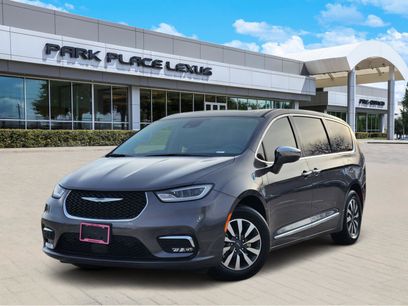 Used 2022 Chrysler Pacifica Limited