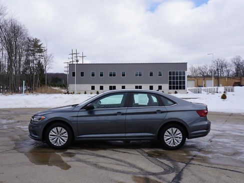Used 2019 Volkswagen Jetta R-Line image 2