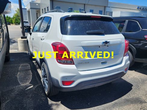 Used 2022 Chevrolet Trax LT w/ Driver Confidence Package AWD/4WD image 4