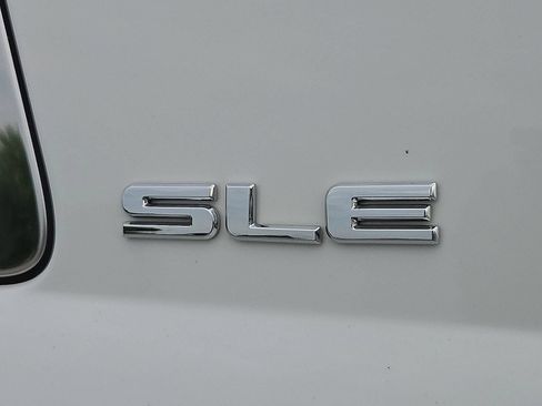 Used 2015 GMC Yukon SLE AWD/4WD image 9