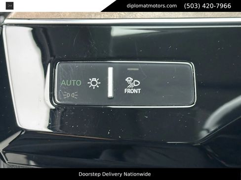 Used 2019 Audi e-tron Prestige w/ Prestige Package image 38